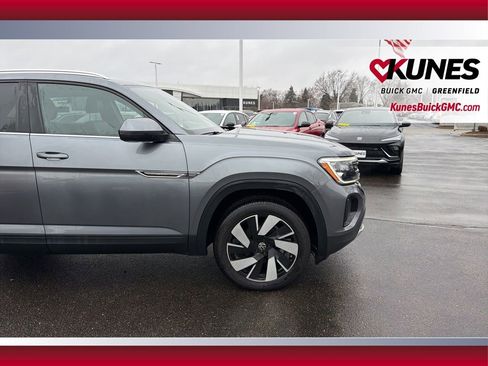 Used 2025 Volkswagen Atlas Cross Sport SE image 15