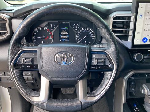 Used 2022 Toyota Tundra SR5 w/ SR5 Premium Package image 39