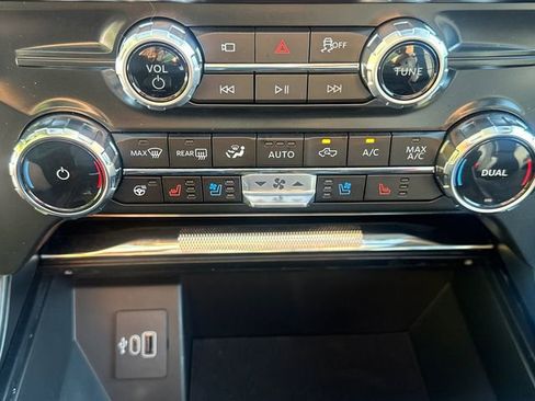 Used 2025 Ford F150 Lariat AWD/4WD image 35