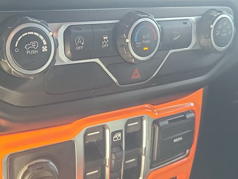 Used 2019 Jeep Wrangler Unlimited Sport S AWD/4WD image 22