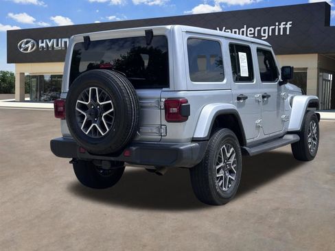 Used 2024 Jeep Wrangler Unlimited Sahara AWD/4WD image 10