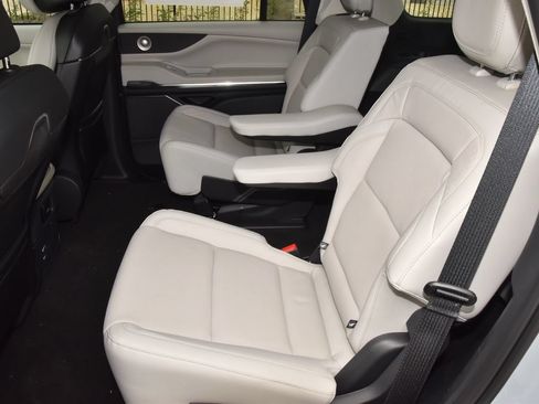 New 2026 Lincoln Navigator Reserve w/ Jet Appearance Package AWD/4WD image 14