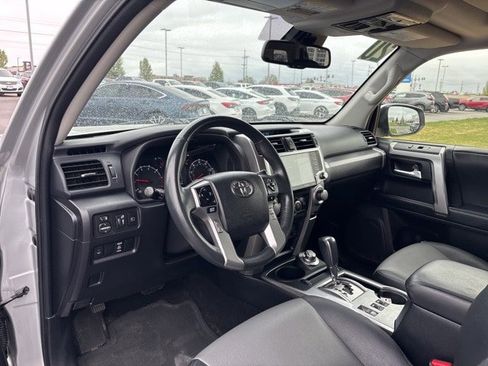 Used 2020 Toyota 4Runner 4WD image 14