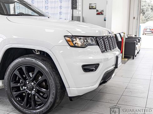 Used 2020 Jeep Grand Cherokee Altitude AWD/4WD image 4