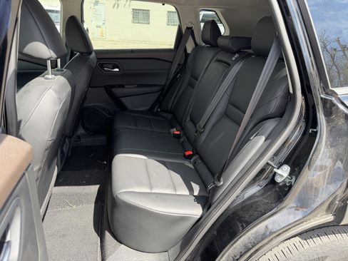 Used 2023 Nissan Rogue SV w/ SV Premium B Package image 12