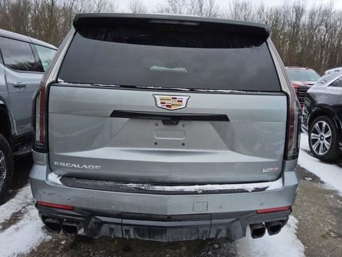 Used 2025 Cadillac Escalade V image 5