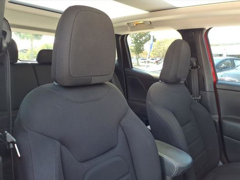 Used 2022 Jeep Renegade Latitude w/ Sun/Sound Group image 8