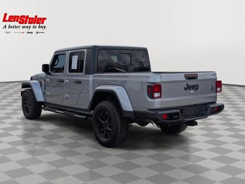 Used 2021 Jeep Gladiator Sport image 3