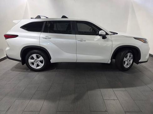 Used 2023 Toyota Highlander L FWD image 6