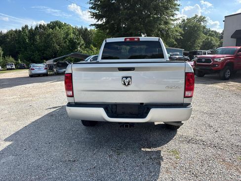 Used 2018 RAM 1500 Express AWD/4WD image 11