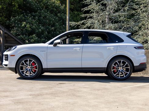 New 2026 Porsche Cayenne S AWD/4WD image 2