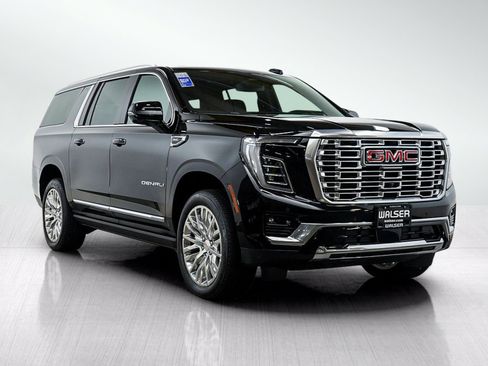 Used 2025 GMC Yukon XL Denali w/ Sun & Power Step Package AWD/4WD image 8