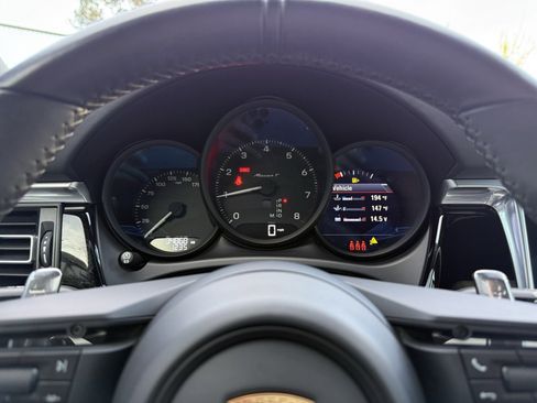 Certified 2023 Porsche Macan Turbo image 16