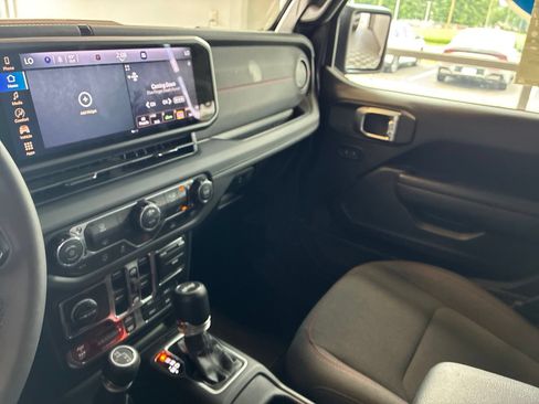 Used 2026 Jeep Wrangler Unlimited Rubicon AWD/4WD image 20