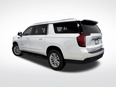 Used 2024 GMC Yukon XL SLE image 3