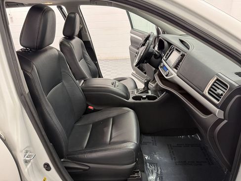 Used 2016 Toyota Highlander XLE AWD/4WD image 15