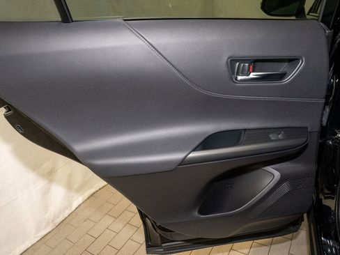 Used 2021 Toyota Venza XLE w/ Softex Package image 9