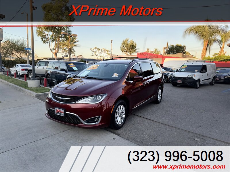 Used 2018 Chrysler Pacifica Touring-L FWD image 3
