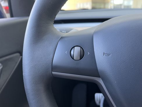 Used 2022 Tesla Model Y Performance AWD/4WD image 22