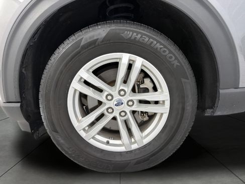 Used 2024 Ford Explorer XLT w/ Equipment Group 202A AWD/4WD image 3