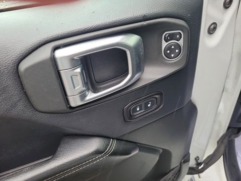Used 2018 Jeep Wrangler Unlimited Sahara w/ Dual Top Group AWD/4WD image 20