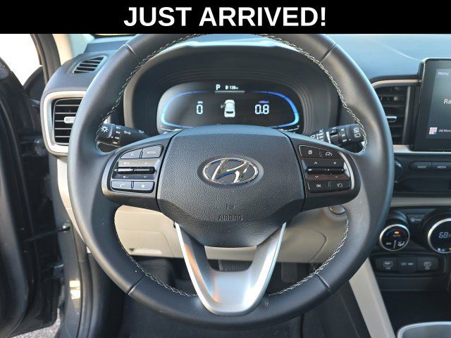 Certified 2025 Hyundai Venue SEL FWD image 10