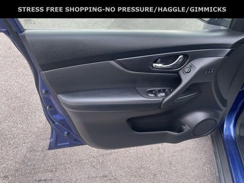 Used 2018 Nissan Rogue SV w/ Premium Package image 14