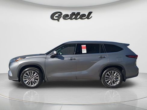 New 2026 Toyota Highlander Platinum image 8