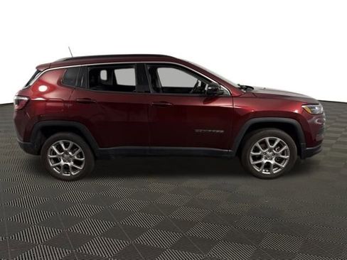 Used 2022 Jeep Compass Latitude image 10