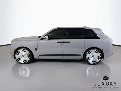 Used 2025 Rolls-Royce Cullinan Black Badge AWD/4WD image 9
