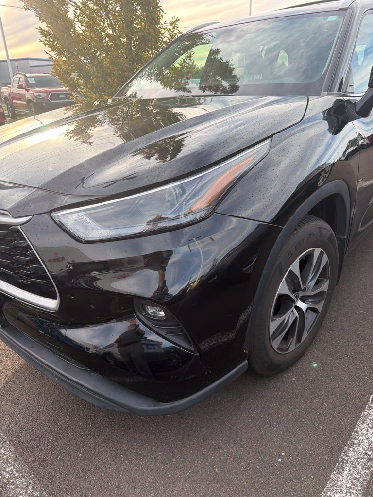 Used 2022 Toyota Highlander XLE AWD/4WD image 8