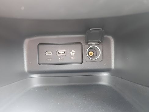 Used 2023 Chevrolet Equinox LT image 25