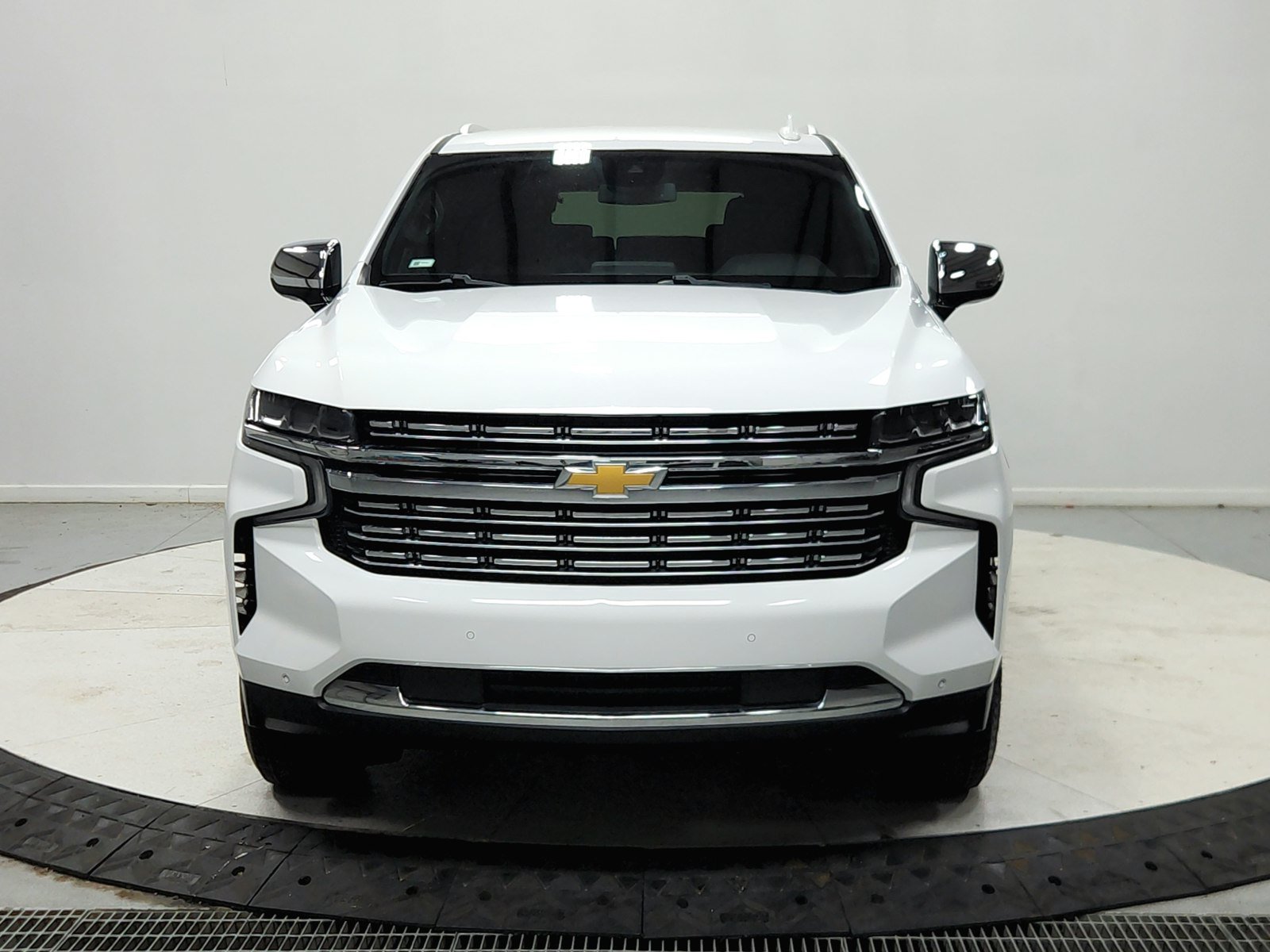 Used 2024 Chevrolet Tahoe Premier RWD image 3