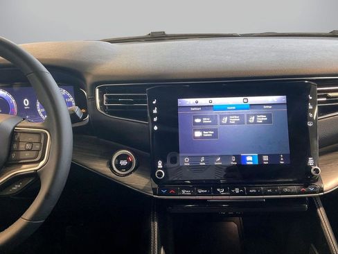 Certified 2024 Jeep Wagoneer Series II image 13