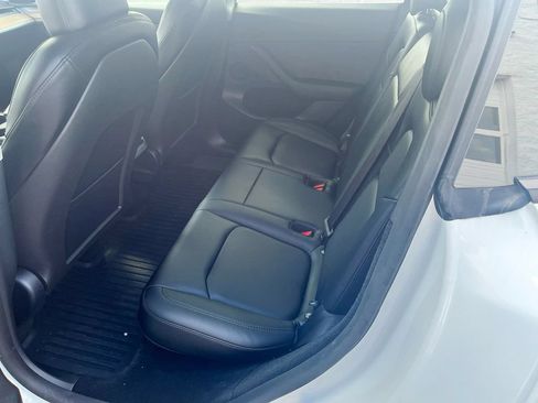Used 2025 Tesla Model Y Long Range AWD/4WD image 23