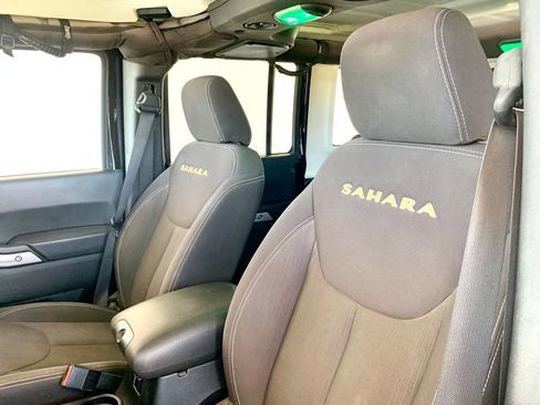 Used 2015 Jeep Wrangler Unlimited Sahara w/ Connectivity Group image 13