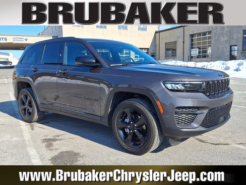 Used 2023 Jeep Grand Cherokee Altitude image 1