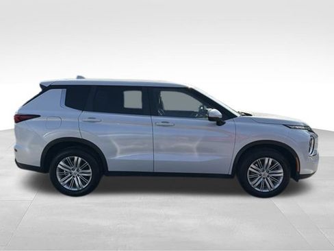 Used 2023 Mitsubishi Outlander ES FWD image 6