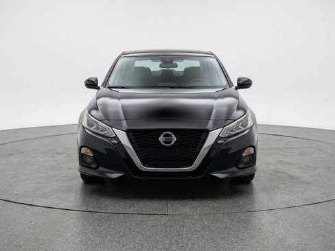 Used 2025 Nissan Altima 2.5 SV FWD image 2