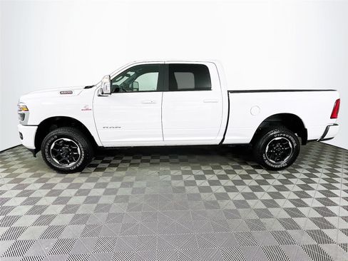 Used 2026 RAM 2500 Laramie AWD/4WD image 4
