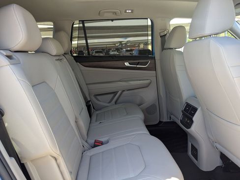 Used 2025 Volkswagen Atlas SEL AWD/4WD image 24