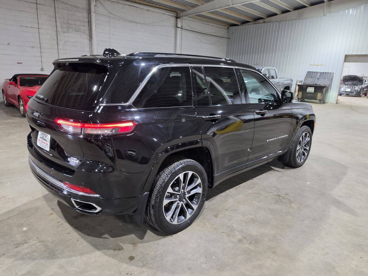 Used 2022 Jeep Grand Cherokee Overland w/ Adv Protech Group III AWD/4WD image 11