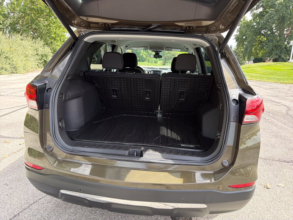 Used 2023 Chevrolet Equinox LT FWD image 28