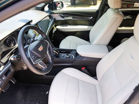 Used 2025 Cadillac XT5 Sportv w/ LPO, Floor Liner Package AWD/4WD image 9