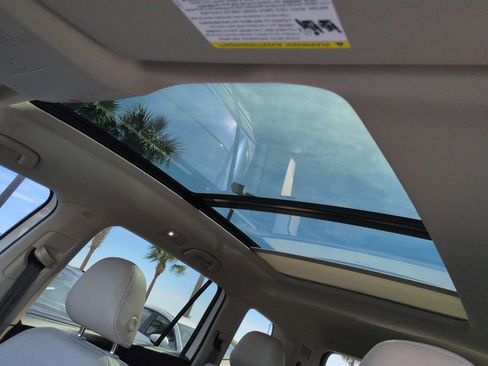 Used 2021 Volkswagen Atlas SEL Premium image 20