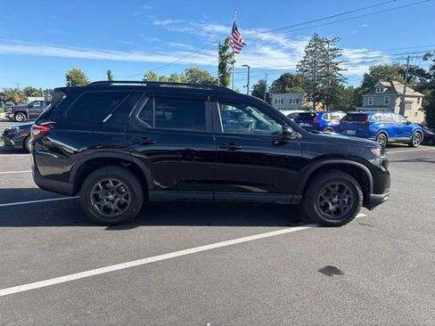 Used 2025 Honda Pilot TrailSport image 5