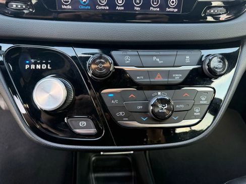 Used 2018 Chrysler Pacifica Touring-L w/ Premium Audio Group image 24