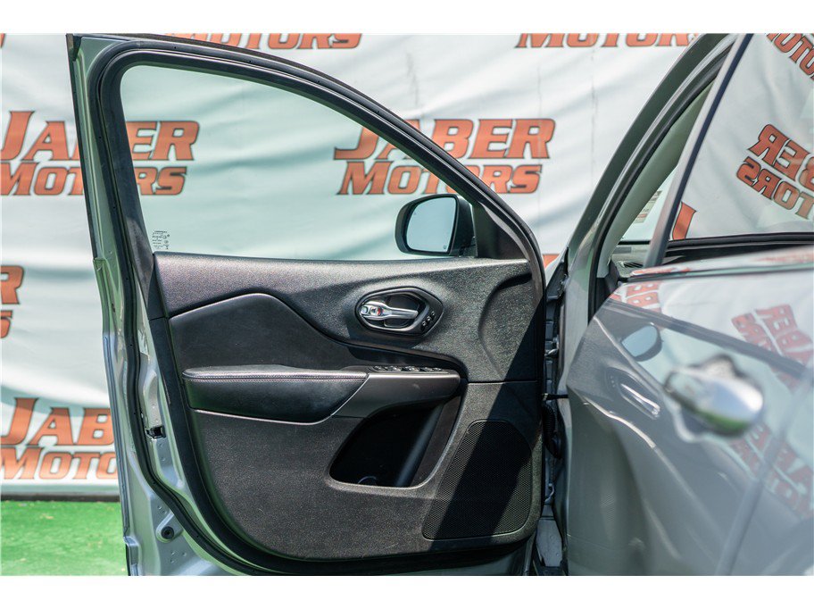 Used 2020 Jeep Cherokee Limited AWD/4WD image 24