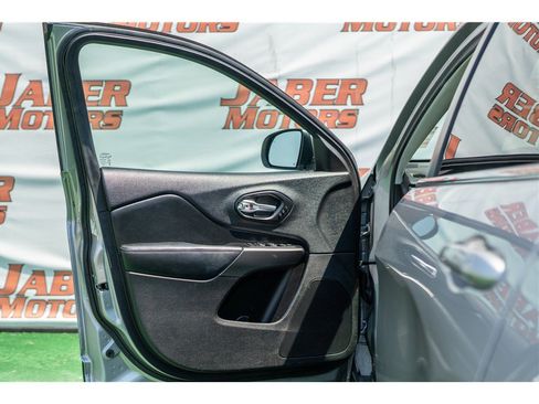 Used 2020 Jeep Cherokee Limited AWD/4WD image 24