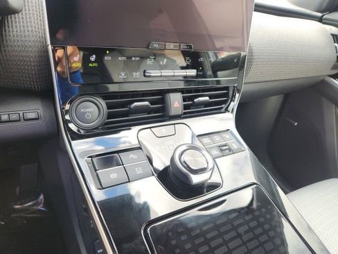 Certified 2025 Subaru Solterra Limited image 31